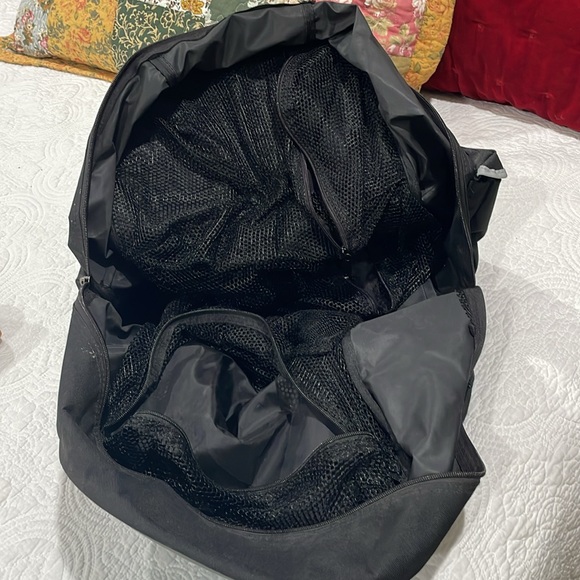 Sports bag. Very large to hold equipment. - Picture 3 of 3